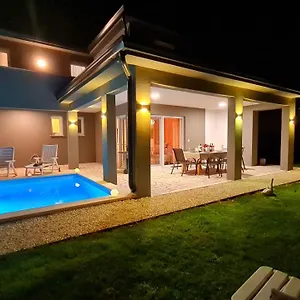 Villa Robert, Kaštelir