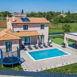 Villa Silvano & Nadija, Kaštelir