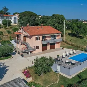 Villa Kuca Legovic, Kaštelir