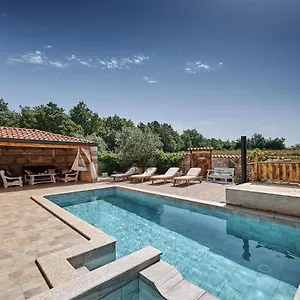 Ferienhaus Amelie, Kaštelir