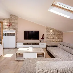 Apartment Oliva & Hedera Viridi, Kaštelir